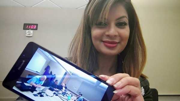 Dona Sarkar przyznała, że ​​używa niewydanego smartfona