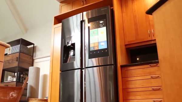 LG представи хладилник, работещ с Widnows 10