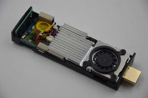 PiPO X1S комп'ютер-брелок з активним охолодженням