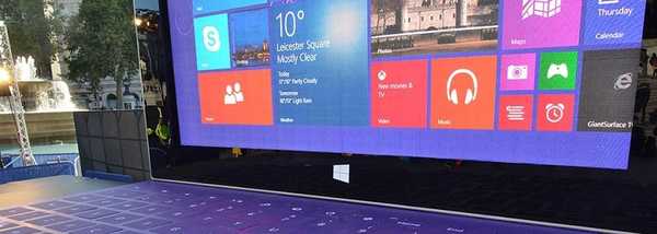 Гігантський планшет Surface 2 з'явився в центрі Лондона