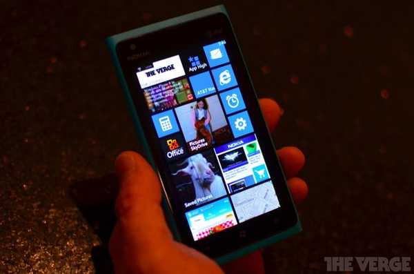 Začelo se je nadgraditi na Windows Phone 7.8