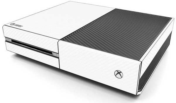 Xbox One lahko spet pade na ceno in dobi belo verzijo