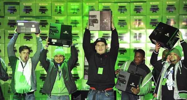 W ciągu jednego dnia Microsoft sprzedał 1 milion Xbox One. Firma obiecuje naprawić problemy z konsolą